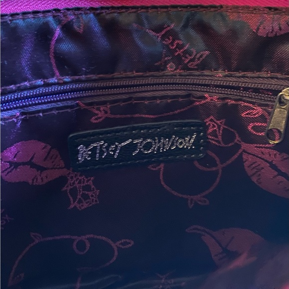 BETSEY JOHNSON Black & White
Polka Dot “J” Bownanza Wallet
Wristlet 9" x 6". - Picture 8 of 16